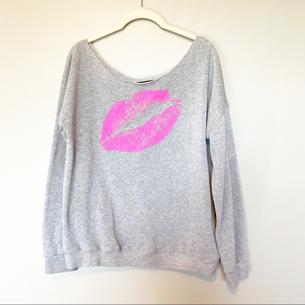 Fleasee | Lip Graphic Sweatshirt